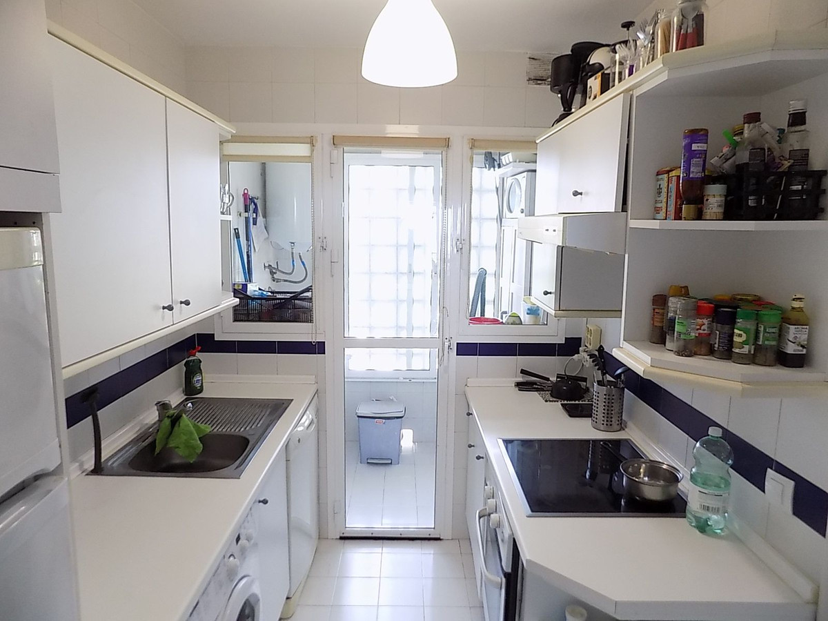 Se vende Apartamento Planta Media de 2 dormitorios en Costa Del Sol, Málaga, España