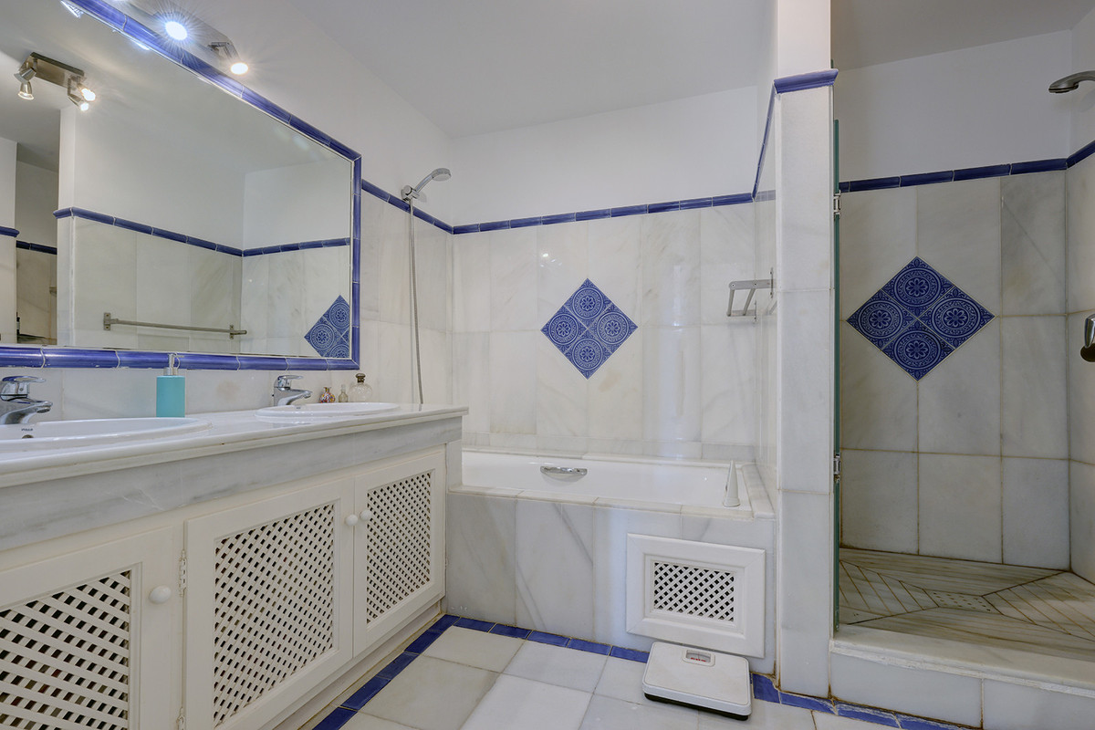 3 Bed Apartment for sale in Casares Costa Del Sol, Málaga, Spain