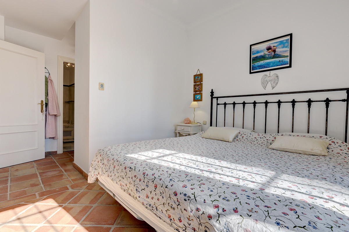 3 Bed Apartment for sale in Casares Costa Del Sol, Málaga, Spain