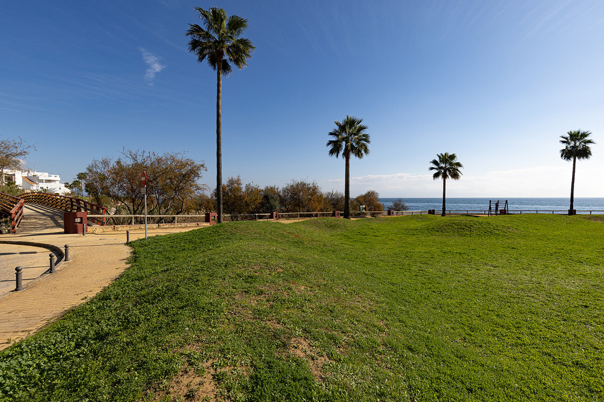 3 Bed Apartment for sale in Casares Costa Del Sol, Málaga, Spain