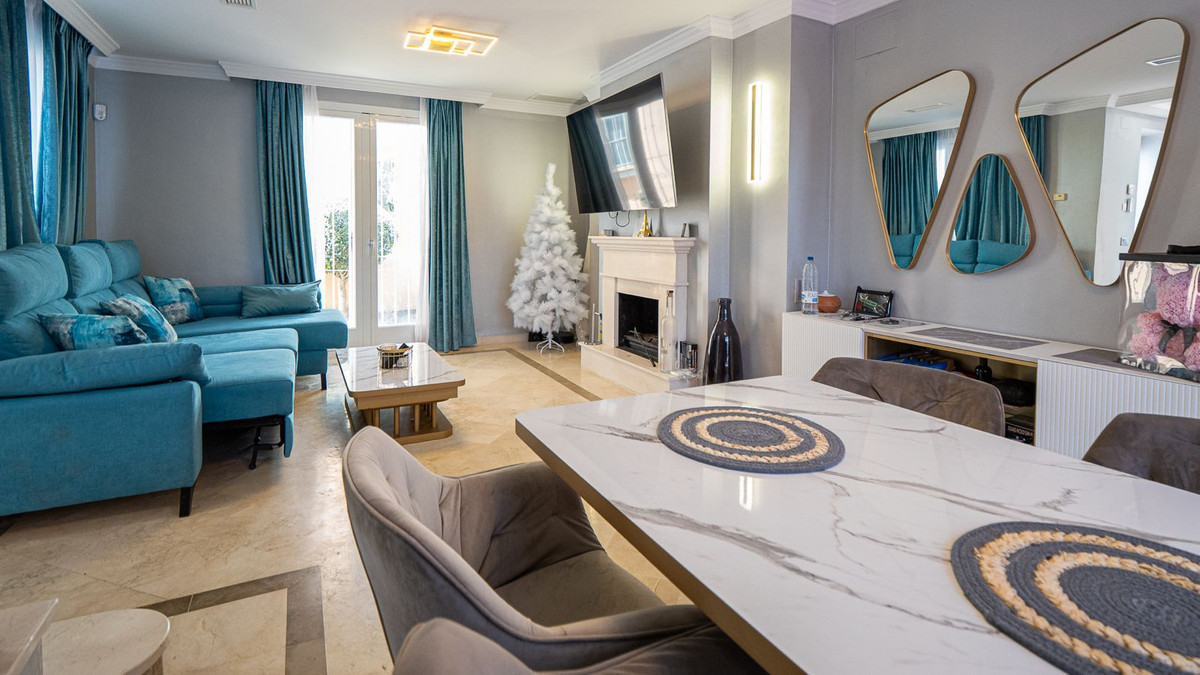 2 Bed Townhouse for sale in Nueva Andalucía Costa Del Sol, Málaga, Spain