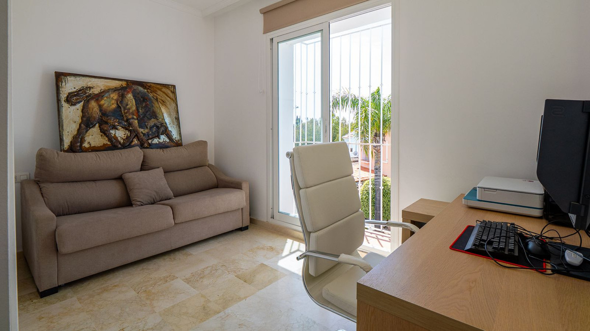 2 Bed Townhouse for sale in Nueva Andalucía Costa Del Sol, Málaga, Spain