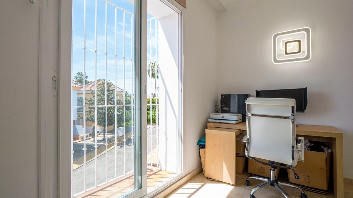 2 Bed Townhouse for sale in Nueva Andalucía Costa Del Sol, Málaga, Spain