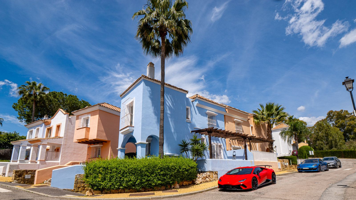 2 Bed Townhouse for sale in Nueva Andalucía Costa Del Sol, Málaga, Spain
