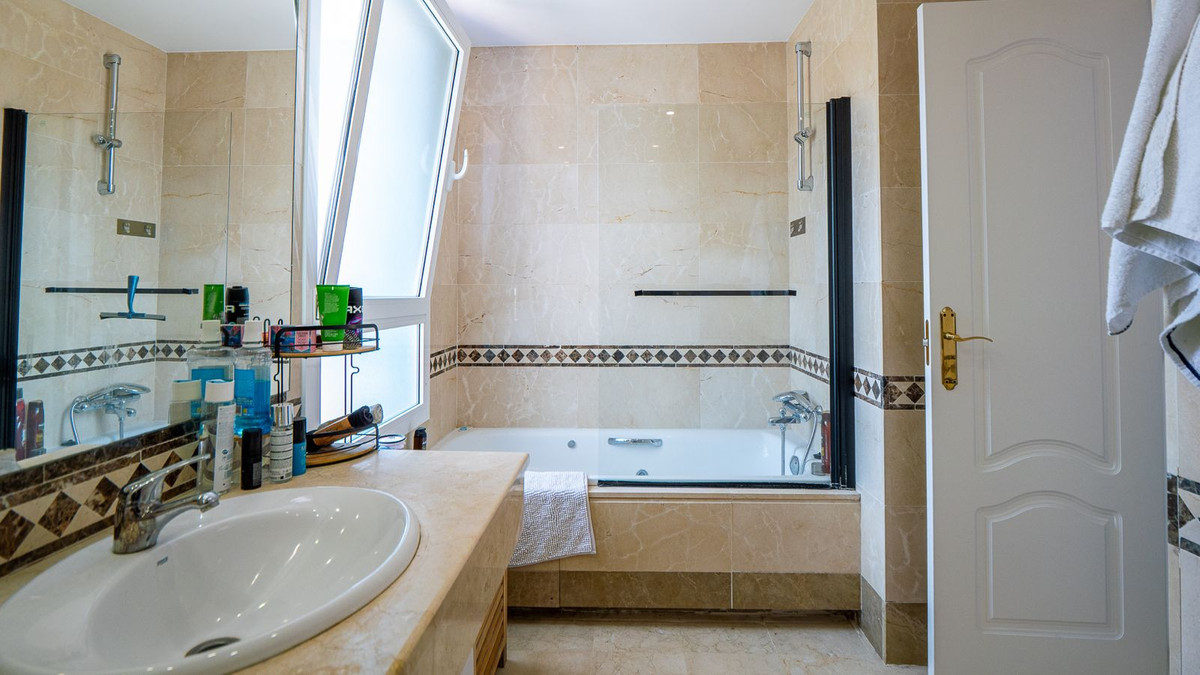 2 Bed Townhouse for sale in Nueva Andalucía Costa Del Sol, Málaga, Spain