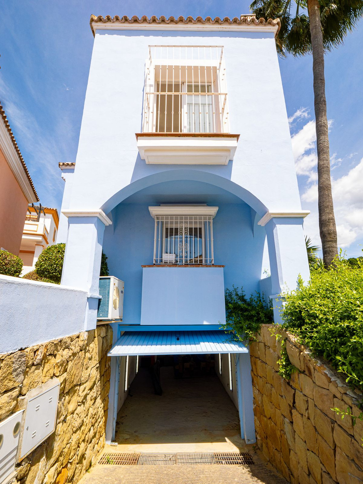 2 Bed Townhouse for sale in Nueva Andalucía Costa Del Sol, Málaga, Spain