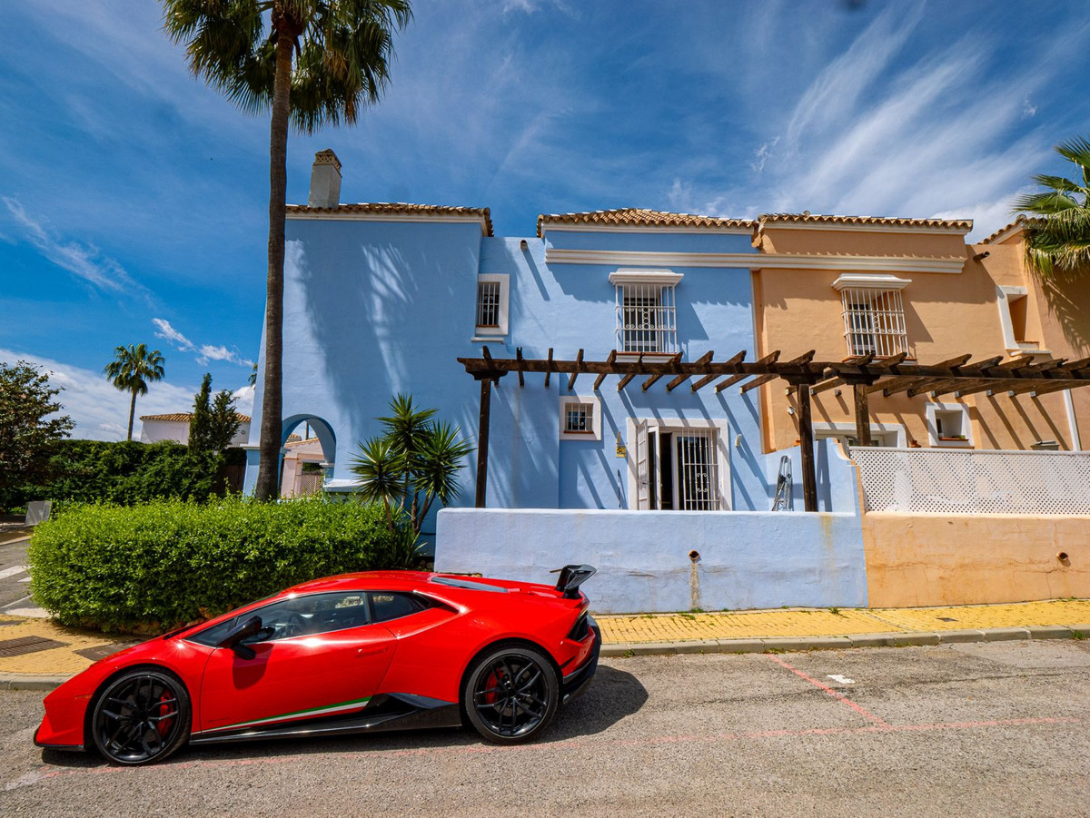 2 Bed Townhouse for sale in Nueva Andalucía Costa Del Sol, Málaga, Spain