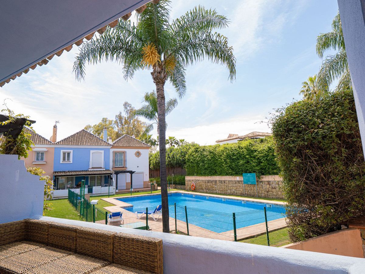 2 Bed Townhouse for sale in Nueva Andalucía Costa Del Sol, Málaga, Spain