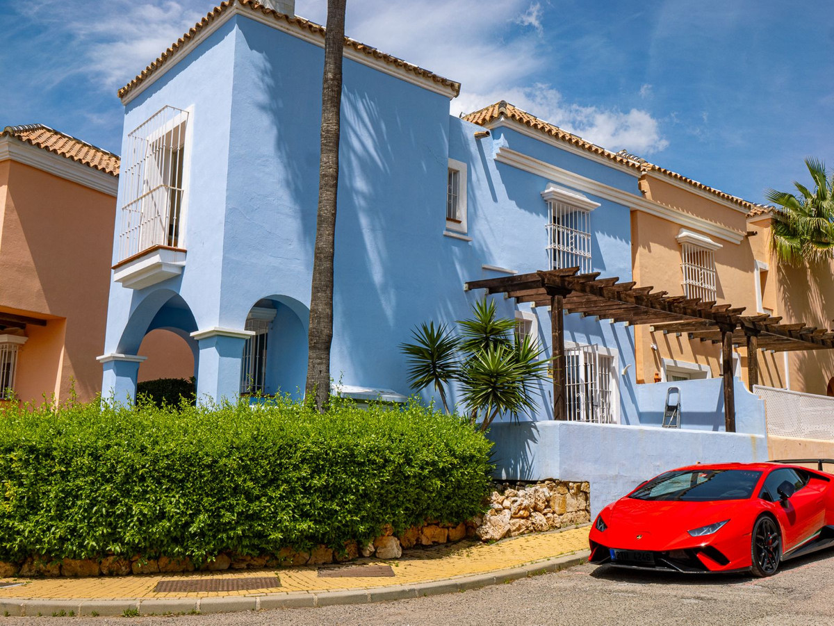 2 Bed Townhouse for sale in Nueva Andalucía Costa Del Sol, Málaga, Spain