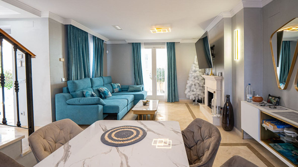 2 Bed Townhouse for sale in Nueva Andalucía Costa Del Sol, Málaga, Spain