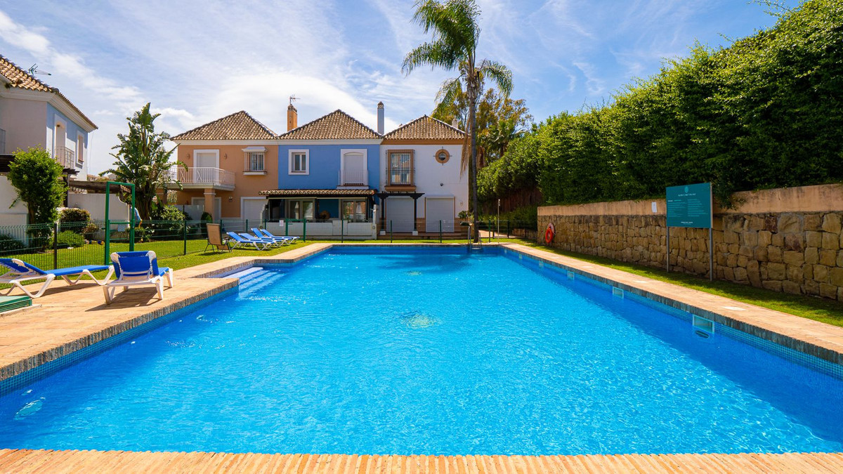 2 Bed Townhouse for sale in Nueva Andalucía Costa Del Sol, Málaga, Spain