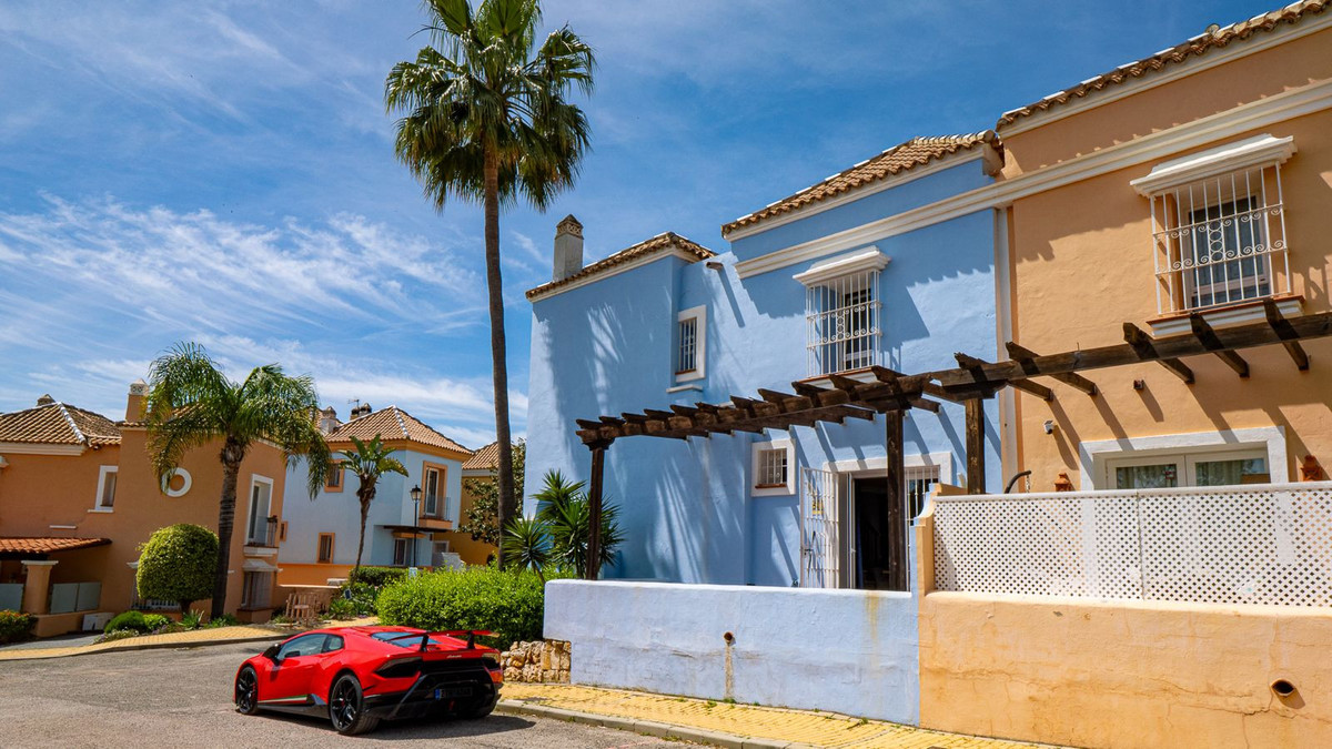 2 Bed Townhouse for sale in Nueva Andalucía Costa Del Sol, Málaga, Spain