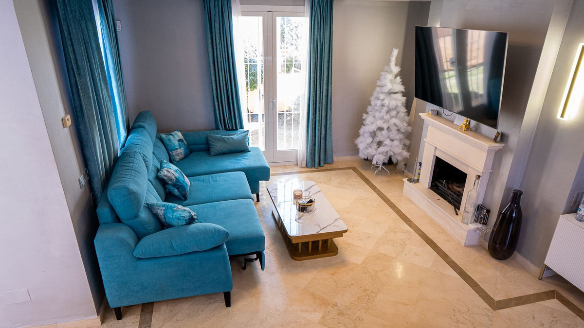 2 Bed Townhouse for sale in Nueva Andalucía Costa Del Sol, Málaga, Spain