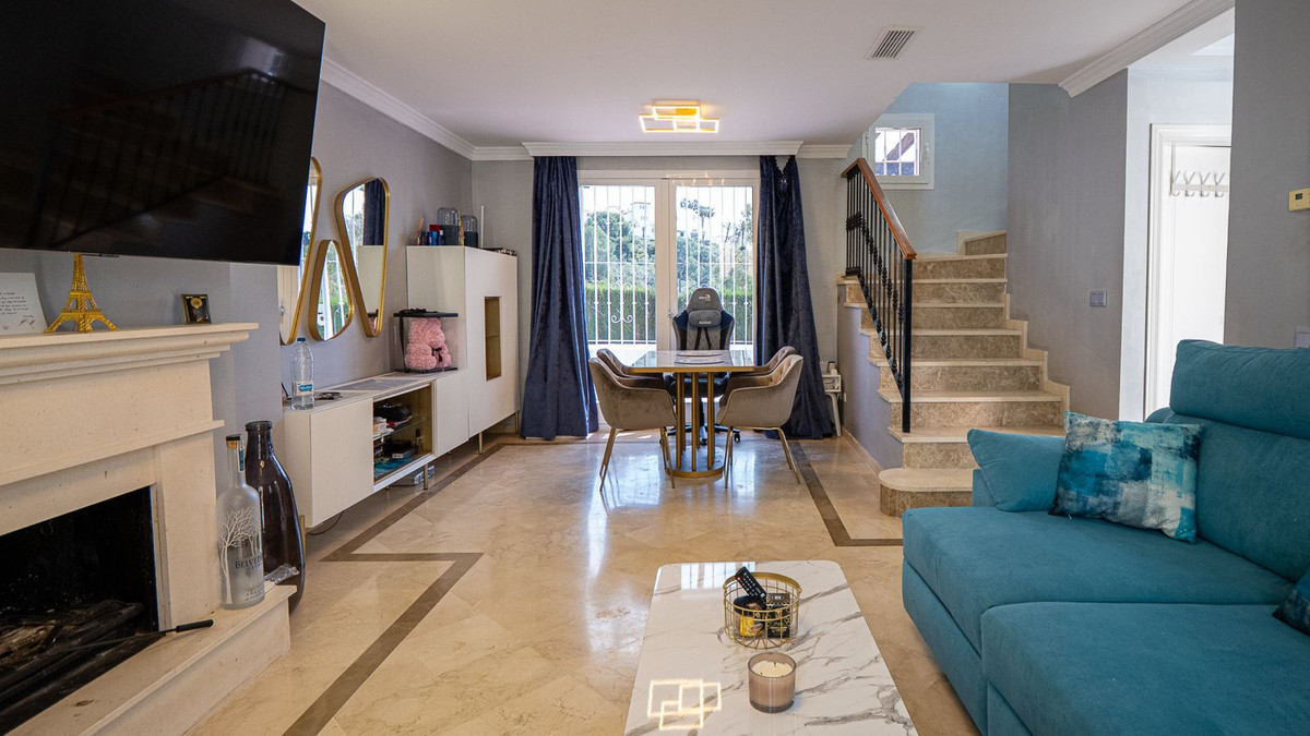 2 Bed Townhouse for sale in Nueva Andalucía Costa Del Sol, Málaga, Spain