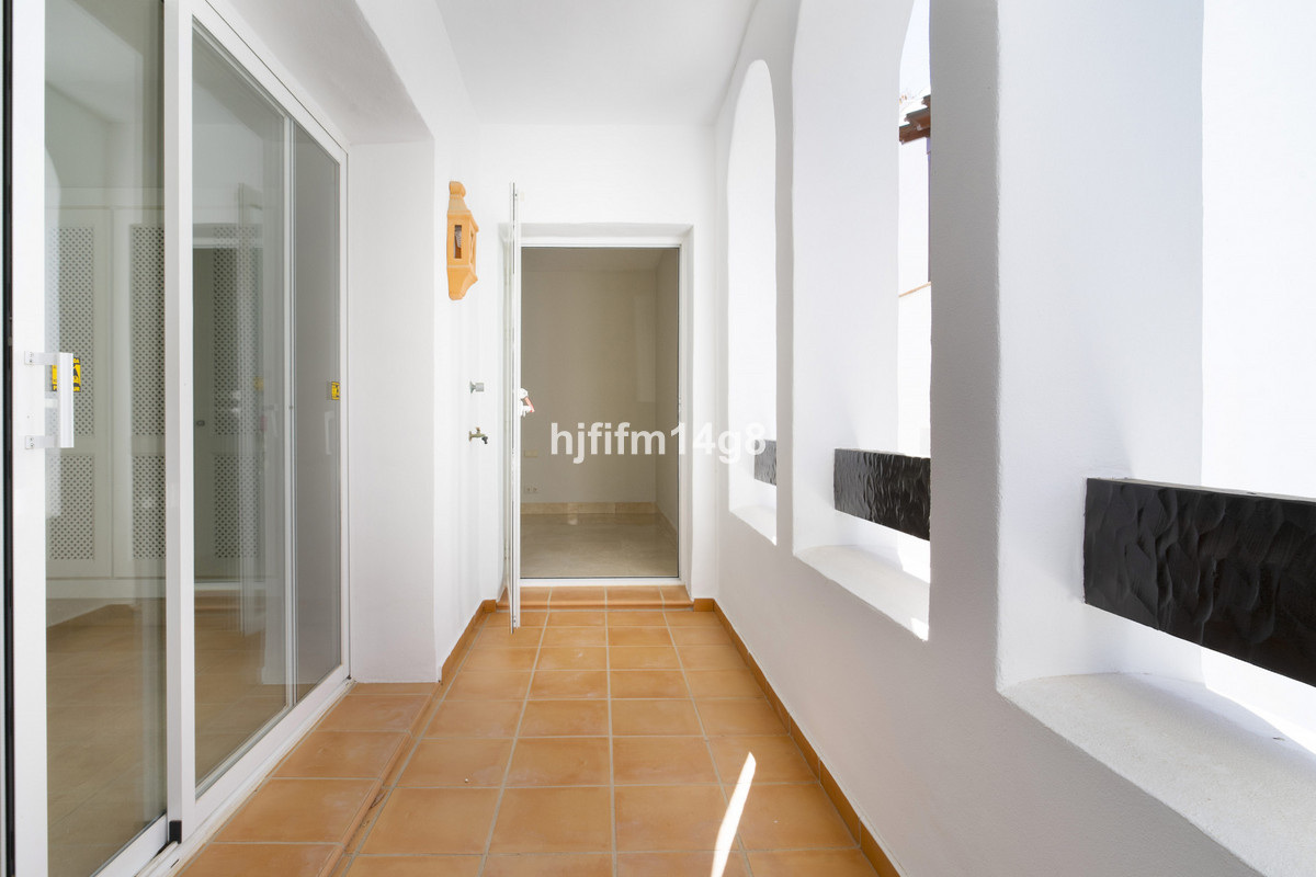 3 Bed Apartment for sale in Nueva Andalucía Costa Del Sol, Málaga, Spain