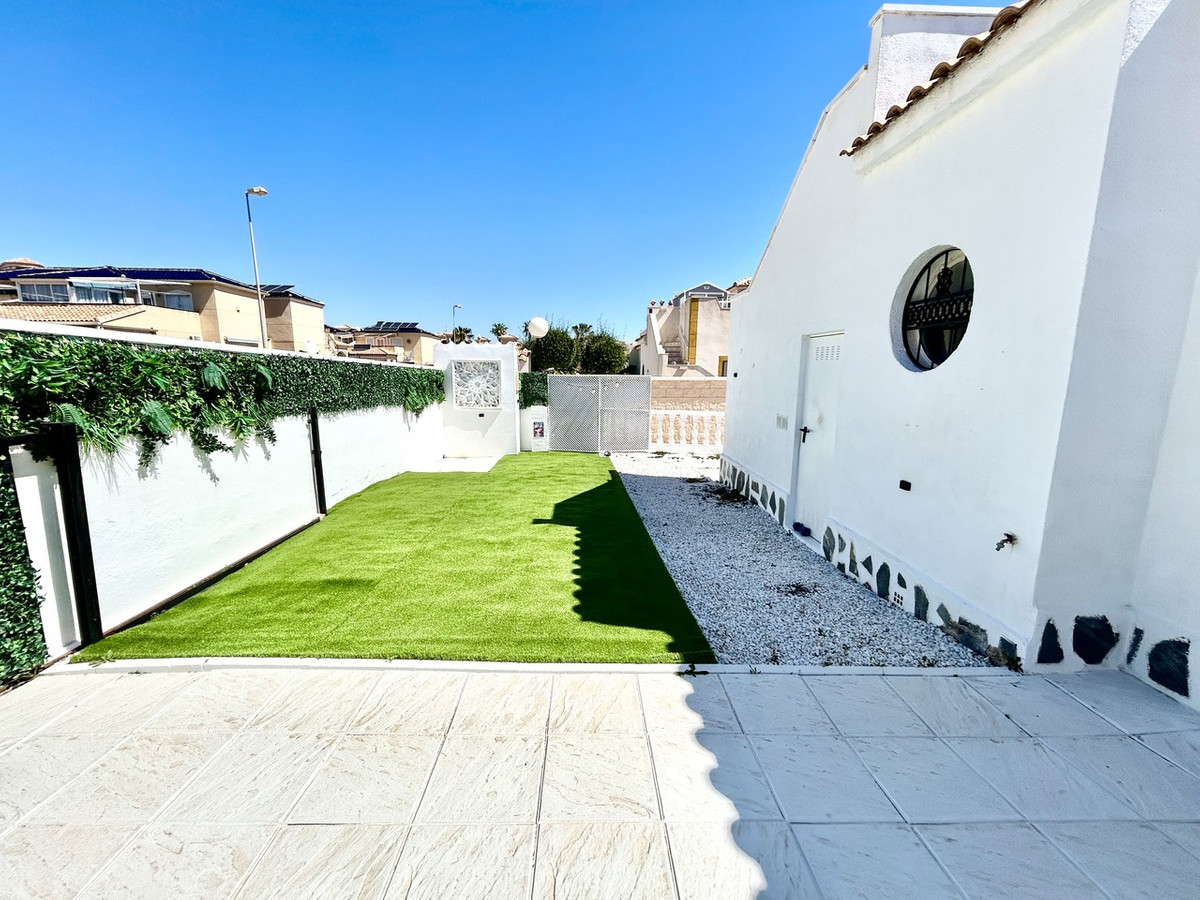 2 Bed Townhouse for sale in Punta Prima Costa Blanca, Alicante, Spain