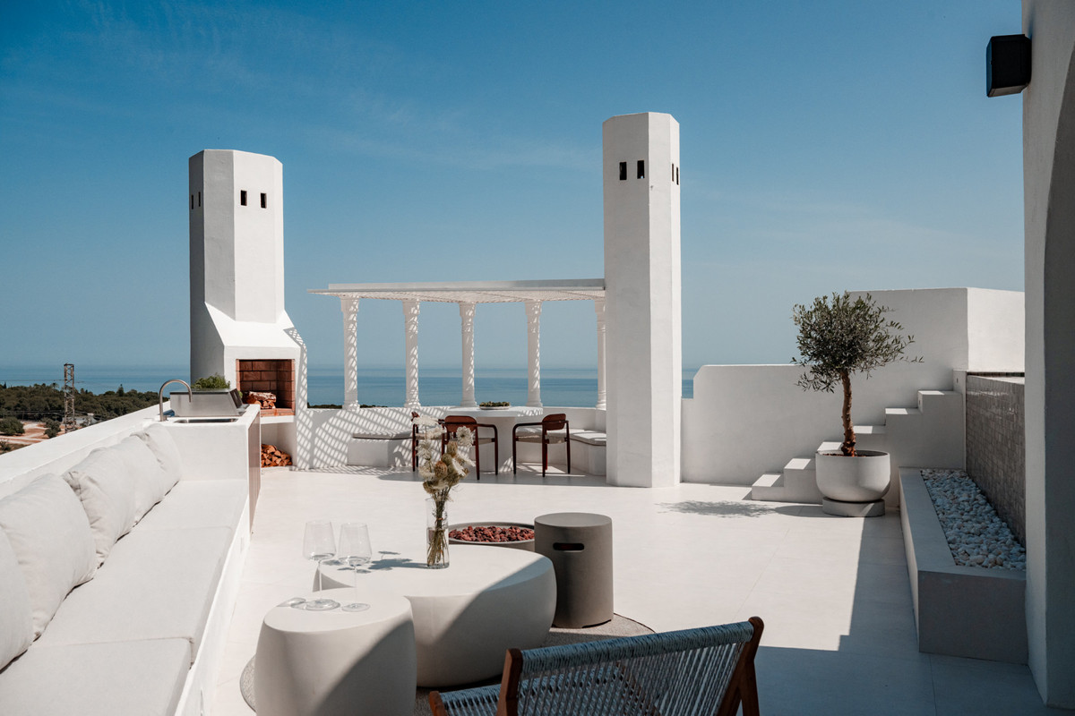 3 Bed Apartment for sale in Nagüeles Costa Del Sol, Málaga, Spain