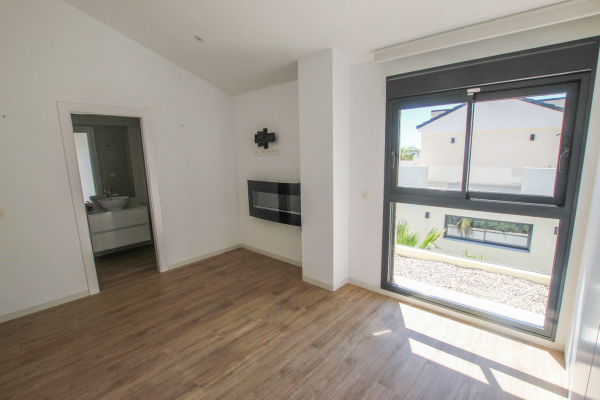 Se vende Villa - Chalet de 3 dormitorios en Costa Blanca, Alicante, España