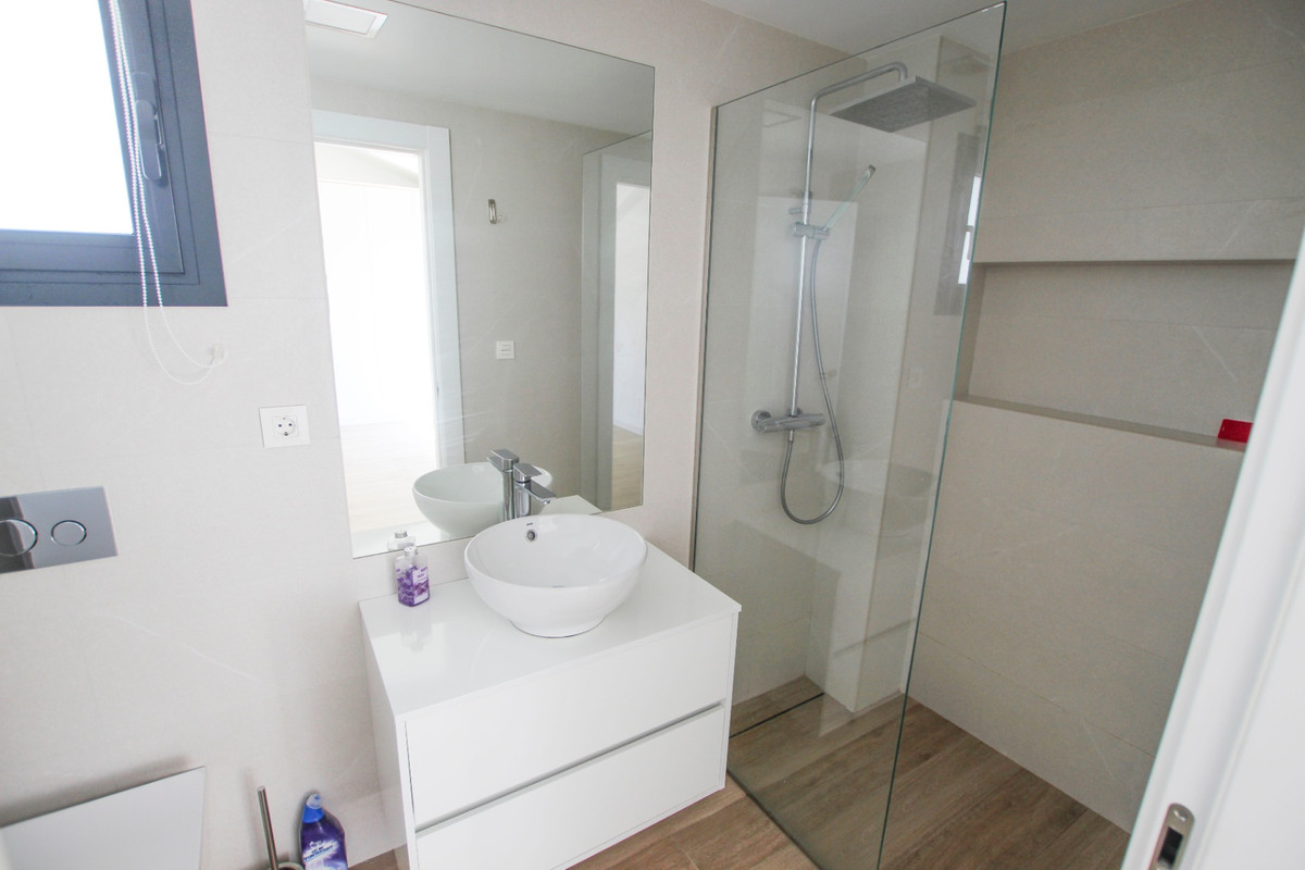 Se vende Villa - Chalet de 3 dormitorios en Costa Blanca, Alicante, España