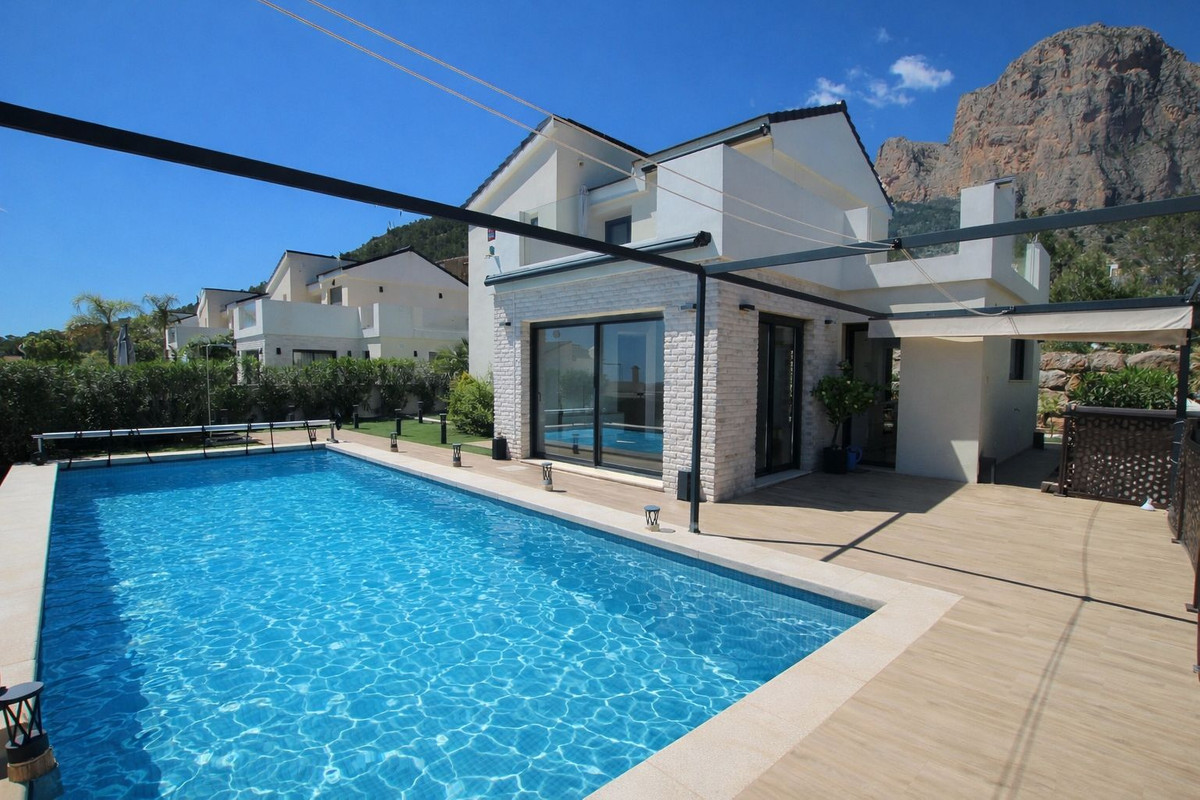 Se vende Villa - Chalet de 3 dormitorios en Costa Blanca, Alicante, España