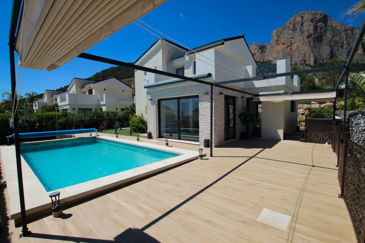 Se vende Villa - Chalet de 3 dormitorios en Costa Blanca, Alicante, España