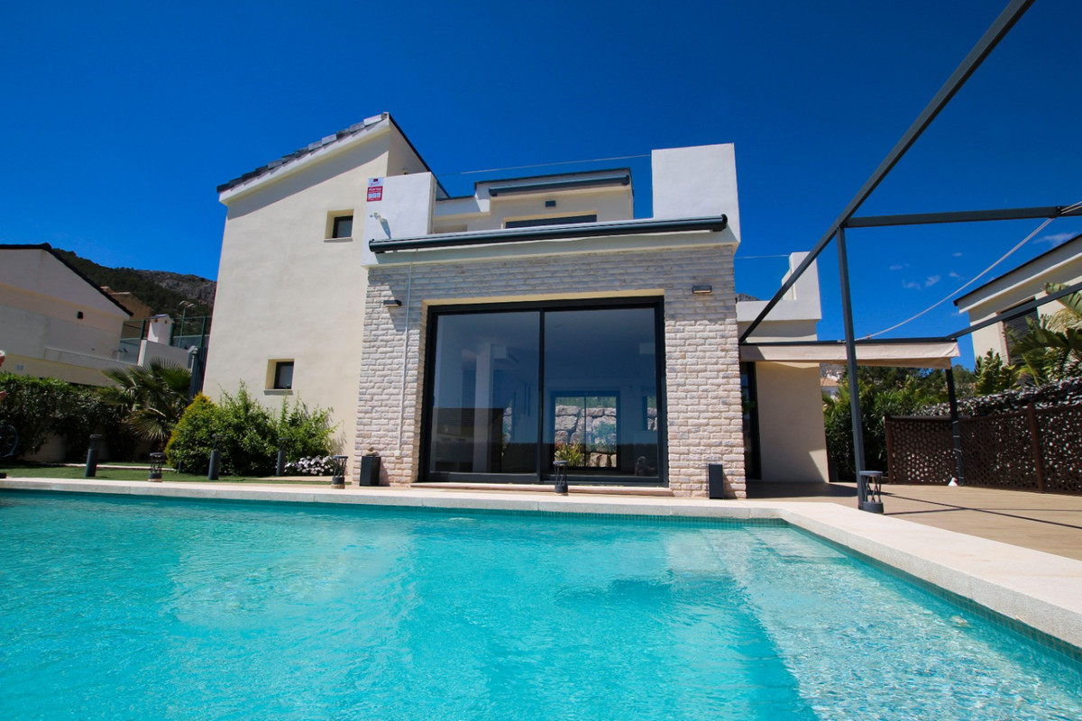 Se vende Villa - Chalet de 3 dormitorios en Costa Blanca, Alicante, España