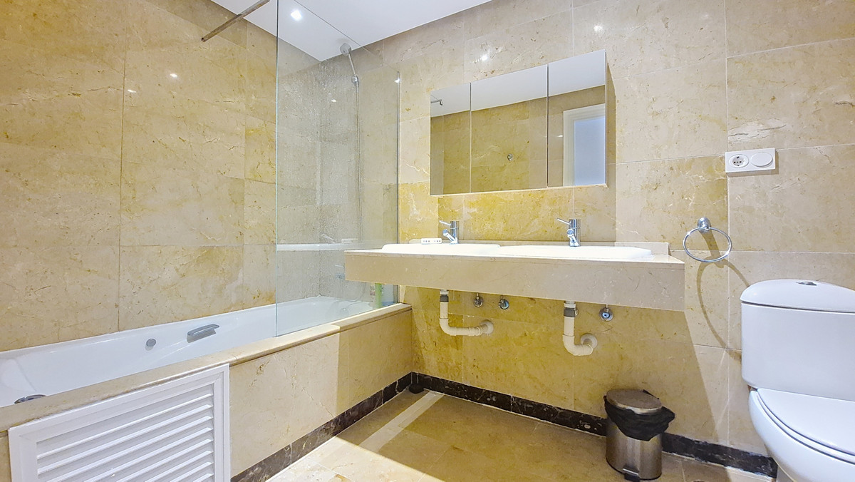 Se vende Apartamento Planta Baja de 2 dormitorios en Costa Del Sol, Málaga, España