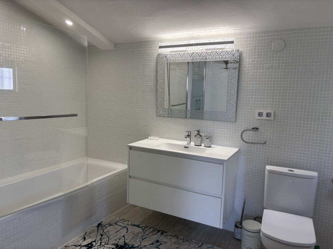 Se vende Villa - Chalet de 4 dormitorios en Costa Del Sol, Málaga, España