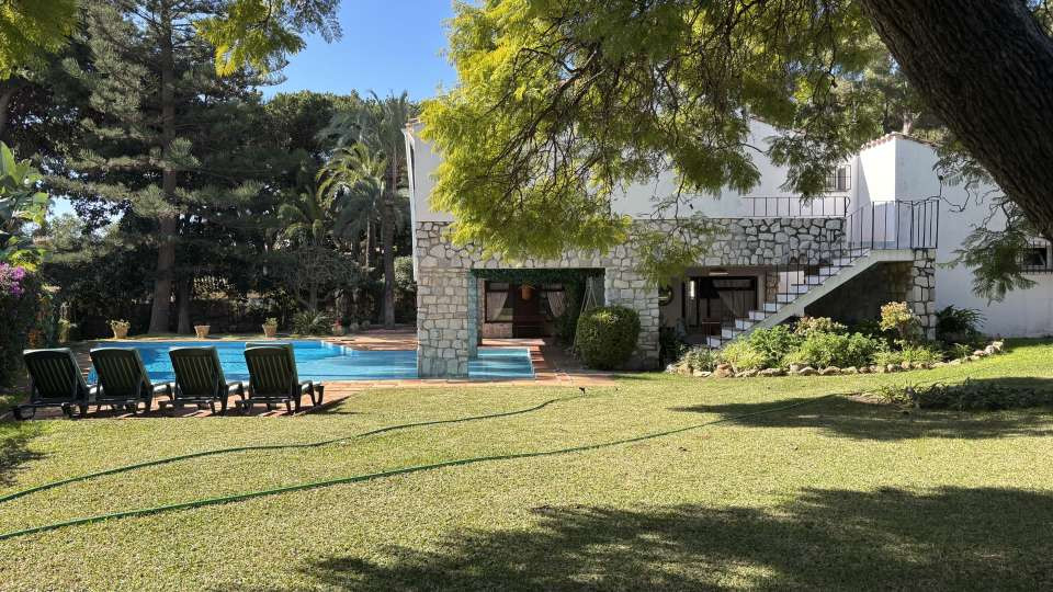 Se vende Villa - Chalet de 4 dormitorios en Costa Del Sol, Málaga, España