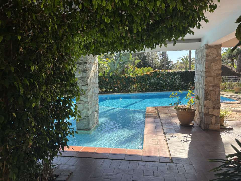 Se vende Villa - Chalet de 4 dormitorios en Costa Del Sol, Málaga, España