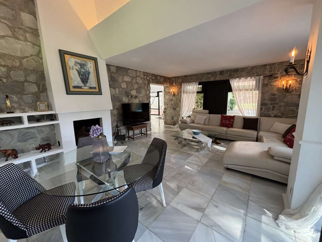 Se vende Villa - Chalet de 4 dormitorios en Costa Del Sol, Málaga, España