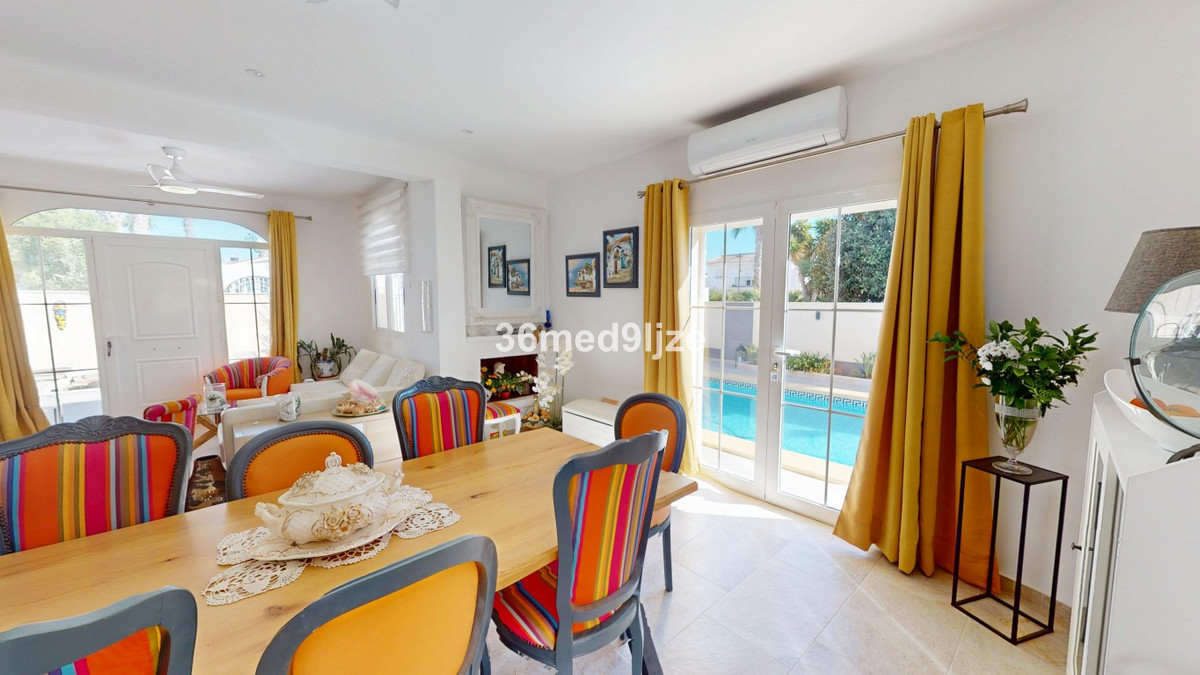 Se vende Villa - Chalet de 5 dormitorios en Costa Calida, Murcia, España