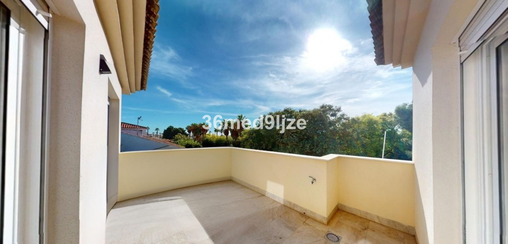 Se vende Villa - Chalet de 5 dormitorios en Costa Calida, Murcia, España