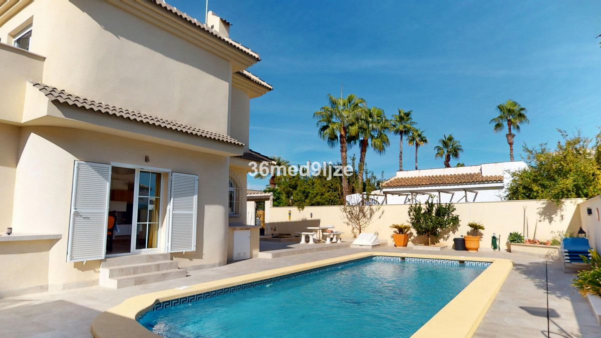 Se vende Villa - Chalet de 5 dormitorios en Costa Calida, Murcia, España