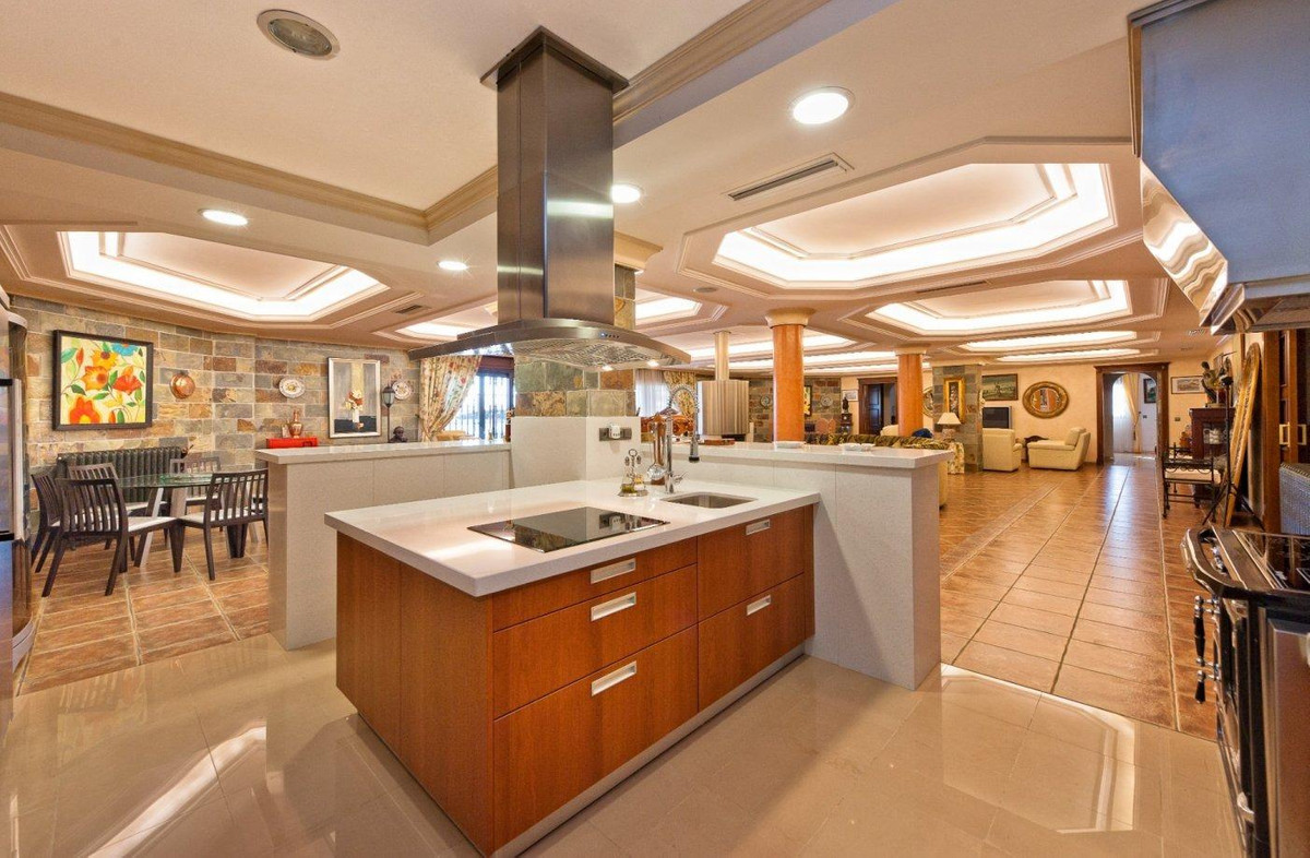 Se vende Villa - Chalet de 7 dormitorios en Costa Del Sol, Málaga, España