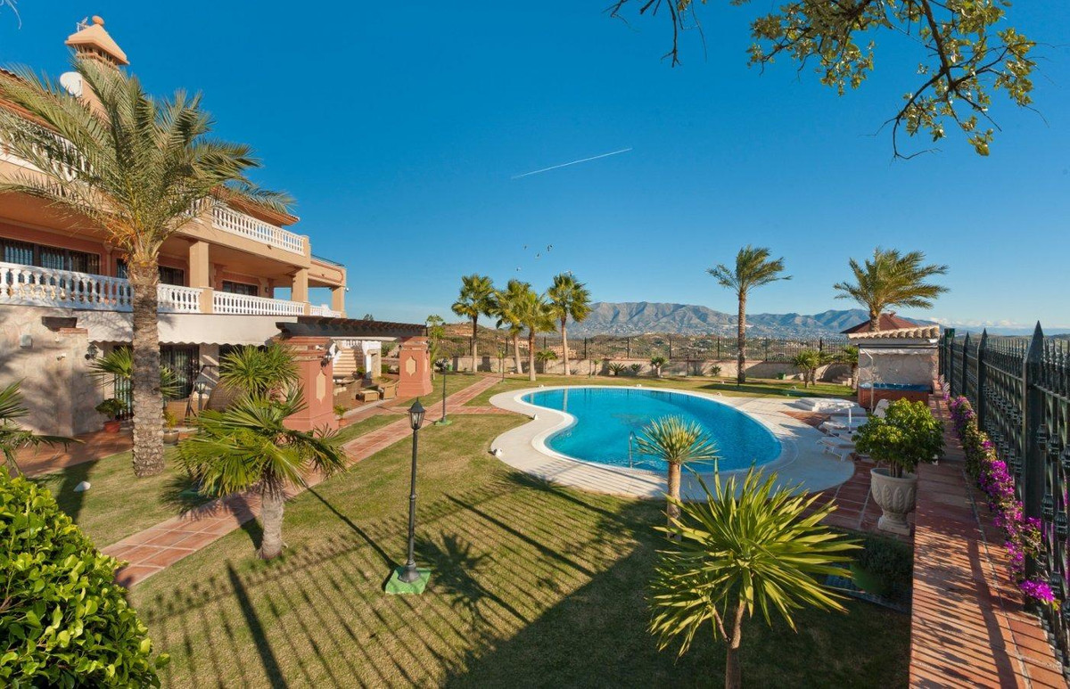 Se vende Villa - Chalet de 7 dormitorios en Costa Del Sol, Málaga, España