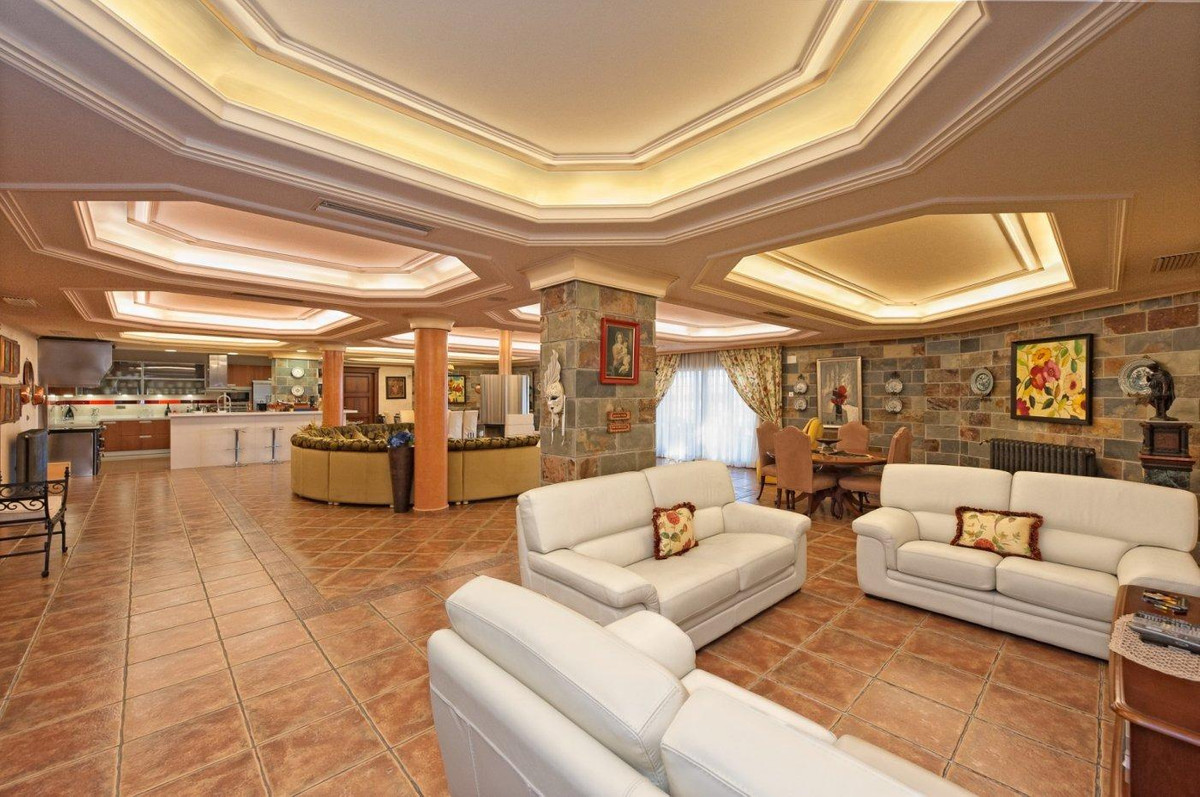 Se vende Villa - Chalet de 7 dormitorios en Costa Del Sol, Málaga, España