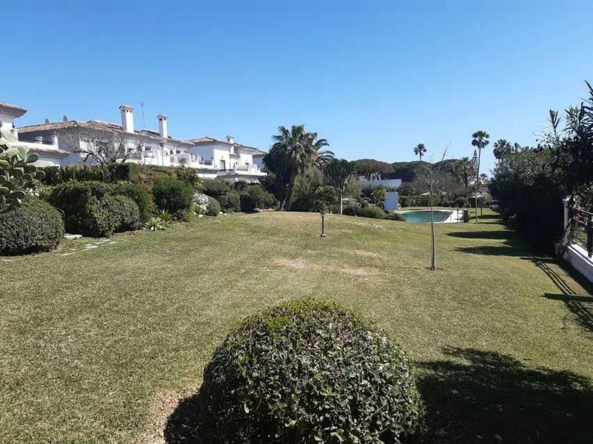 5 Bed Townhouse for sale in Cabopino Costa Del Sol, Málaga, Spain