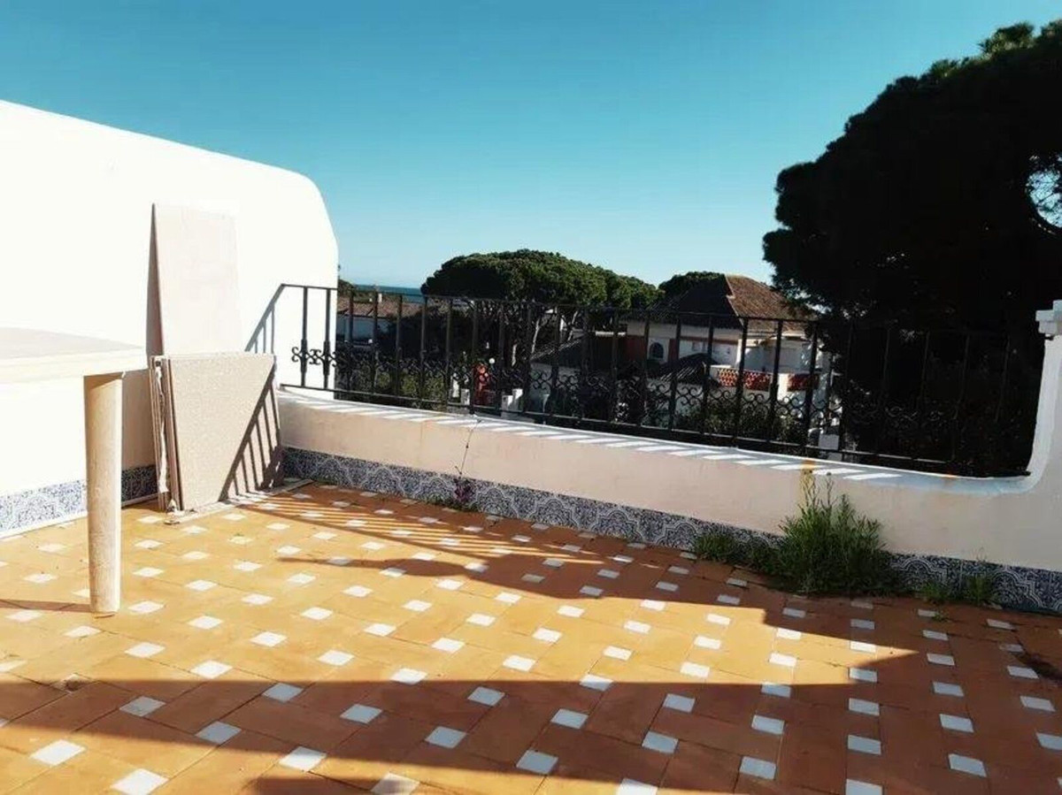 5 Bed Townhouse for sale in Cabopino Costa Del Sol, Málaga, Spain