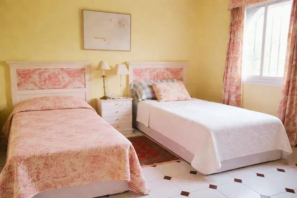 5 Bed Townhouse for sale in Cabopino Costa Del Sol, Málaga, Spain