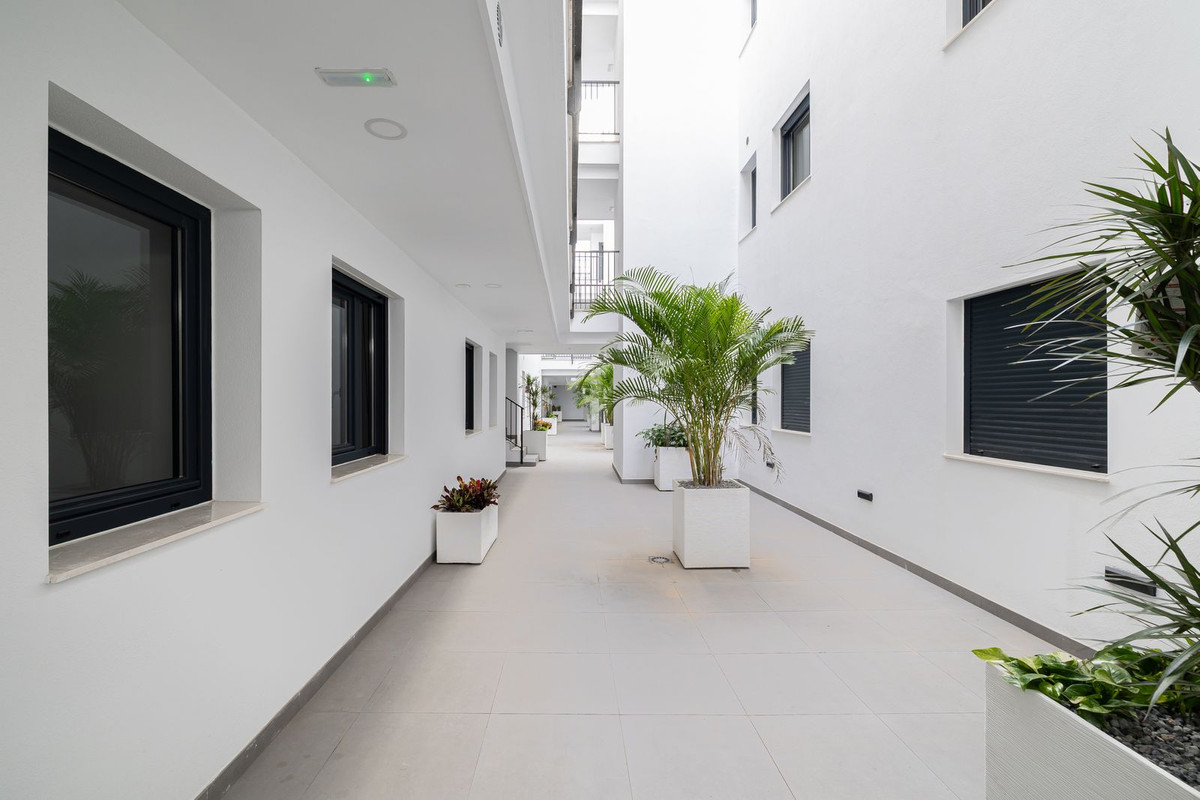 2 Bed Apartment for sale in Las Lagunas Costa Del Sol, Málaga, Spain