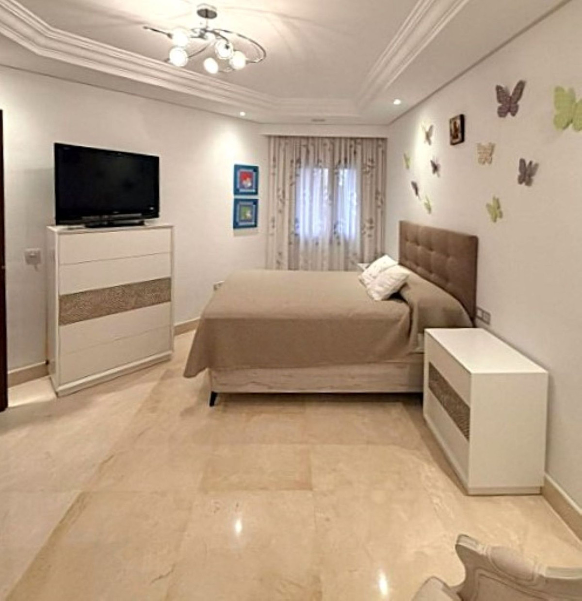 3 Bed Apartment for sale in Estepona Costa Del Sol, Málaga, Spain