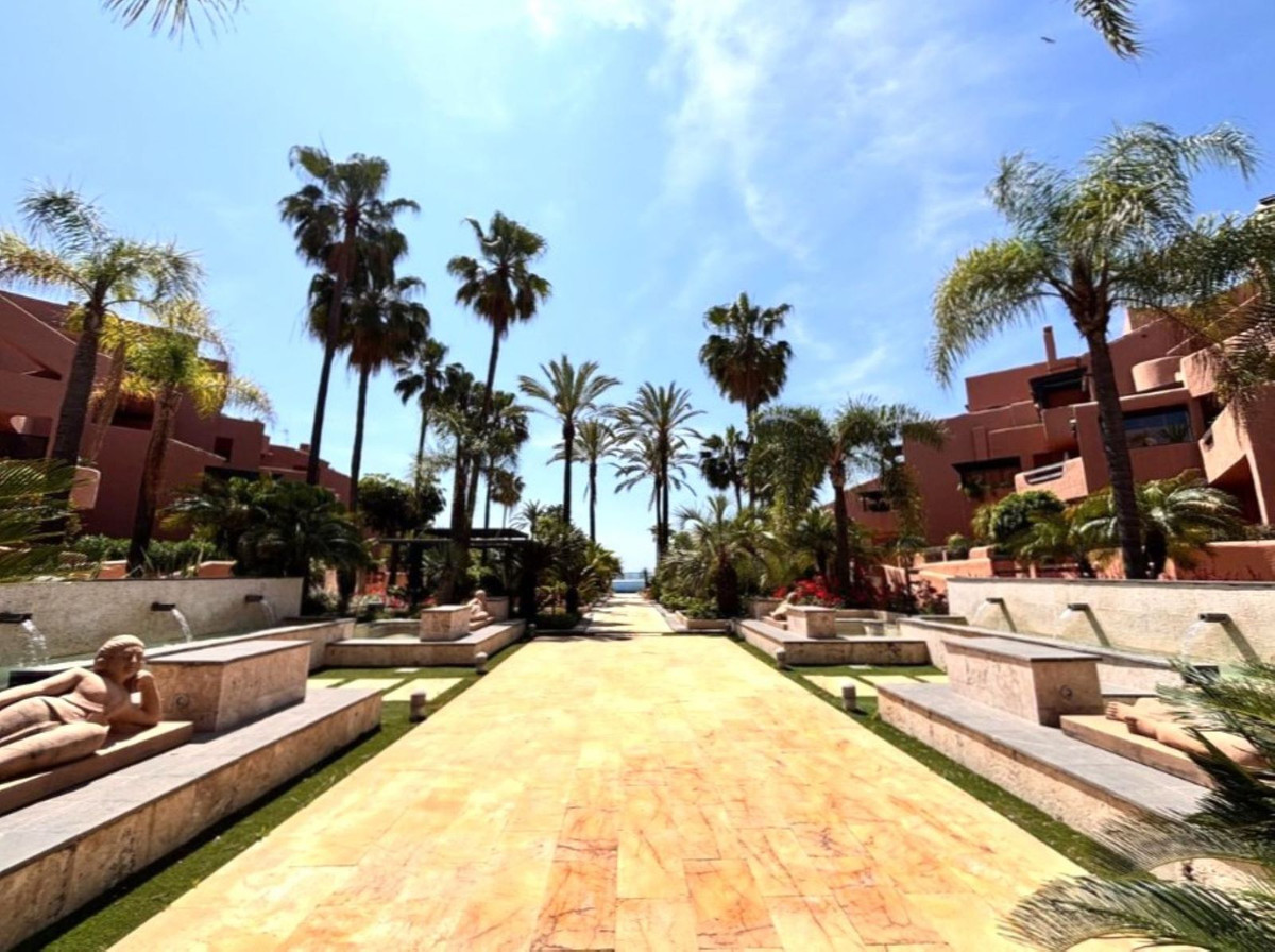 3 Bed Apartment for sale in Estepona Costa Del Sol, Málaga, Spain