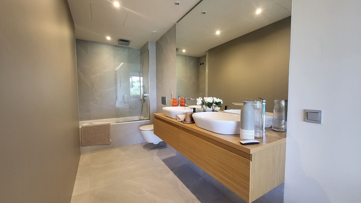 2 Bed Apartment for sale in Higueron Costa Del Sol, Málaga, Spain