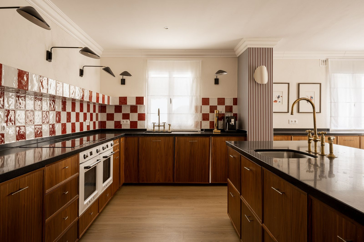 7 Bed Townhouse for sale in El Rosario Costa Del Sol, Málaga, Spain