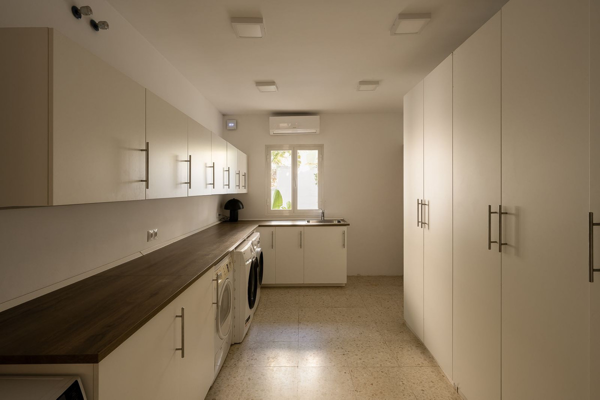7 Bed Townhouse for sale in El Rosario Costa Del Sol, Málaga, Spain