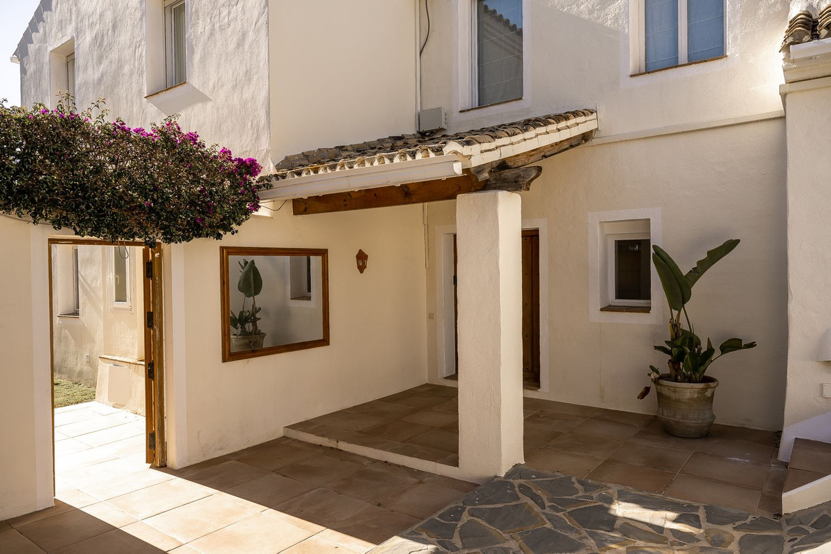 7 Bed Townhouse for sale in El Rosario Costa Del Sol, Málaga, Spain