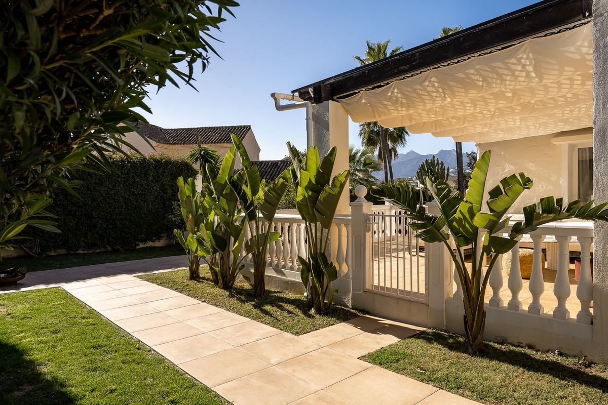 7 Bed Townhouse for sale in El Rosario Costa Del Sol, Málaga, Spain