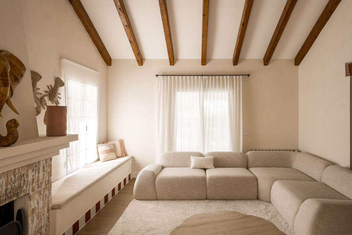 7 Bed Townhouse for sale in El Rosario Costa Del Sol, Málaga, Spain