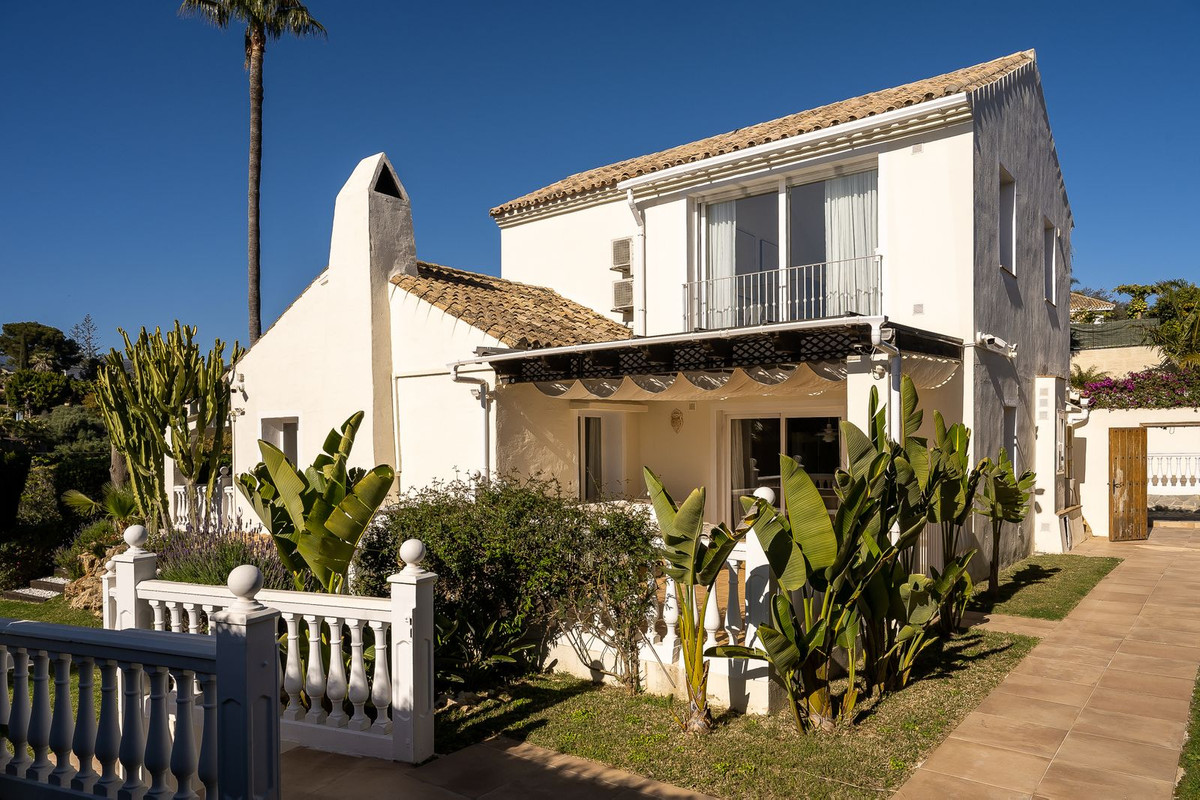 7 Bed Townhouse for sale in El Rosario Costa Del Sol, Málaga, Spain
